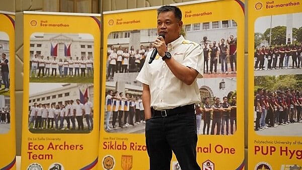 Serge Bernal, Shell Pilipinas Vice President of Corporate Relations, led the send-off luncheon for the seven Filipino student teams preparing to compete in the Shell Eco-marathon 2024 Asia Pacific and Middle East (APME) competition in Lombok, Indonesia. The Shell Eco-marathon is a global academic program that challenges student teams to design and build energy-efficient vehicles capable of covering long distances.