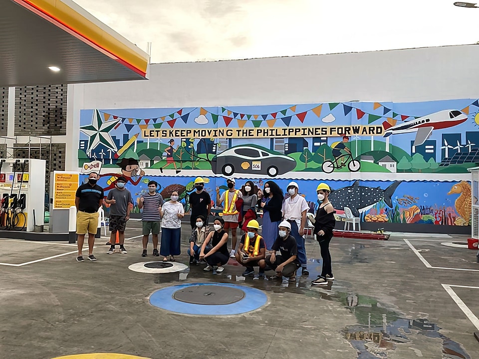 NSAC Mural Artists together with the owner of the Shell Greenside Taft Station