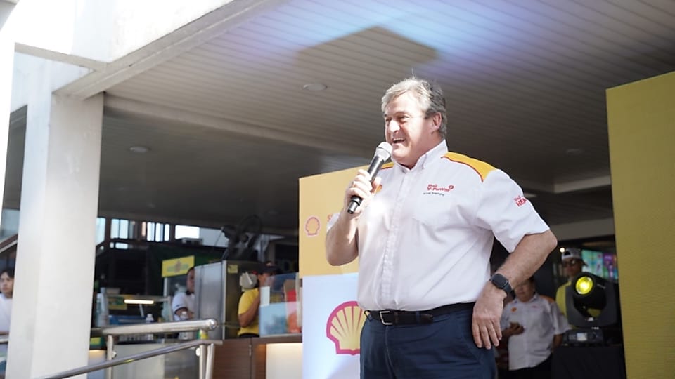 Shell Executive Vice President for Global Mobility Istvan Kapitany: “The Philippines is an amazing country, with amazing passion for Shell, thank you very much to the customers here who continues to support Shell,”